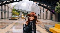 Стил в дъжда – какво да облечете, когато навън вали