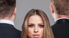 Как да изберете един от двама мъже