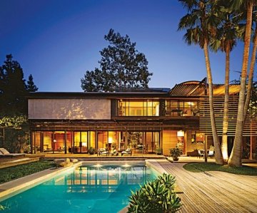 Басейнът, който Аштън загърби, след като напусна Деми; Снимка:architecturaldigest.com