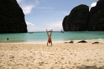 Снимка: Naked Handstander