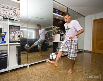 Снимка: networthcelebrities.com