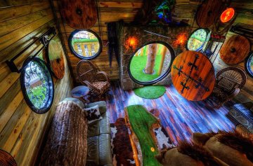 Снимка: Hobbit treehouse