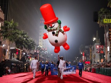 Снимка: Hollywood Christmas Parade Television LLC