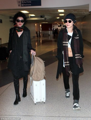 Сейнт Винсент и Кара Делевин; Снимка: dailymail.co.uk