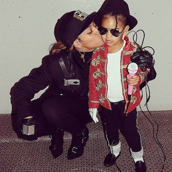 Бионсе като Джанет Джексън, а дъщеря ѝ Блу Айви, като малка версия на Майкъл Джексън; Снимка:  Instagram