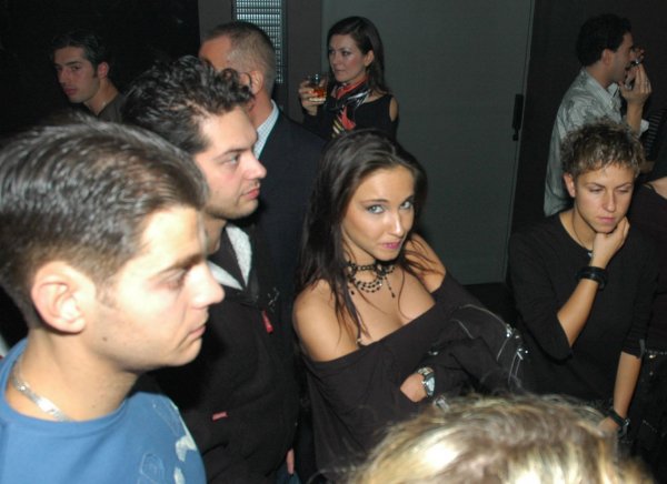 Парти в "Ялта" през 2005 г. Александра Раева под ръка с певеца от Ку-Ку Бенд Борис Солтарийски. Снимка: Булфото