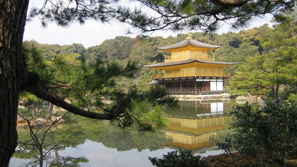 Храмът Кинкакуджи, известен още като Златния павилион. Снимка: CNN