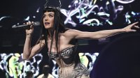 Щастлива след раздялата с Орландо Блум - Кейти Пери покани дете да танцува на сцената