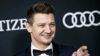 Възстановяването на Джеръми Ренър продължава успешно