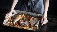 Как да печем риба и да я запазим сочна: Полезни съвети, които действително работят