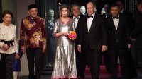 Принц Албер на бал без жена си Шарлийн