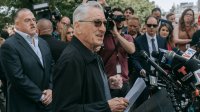 Робърт де Ниро напълно подкрепя дъщеря си Айрин, която доскоро беше негов син