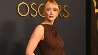 Дженифър Лорънс се появи сияеща със съпруга си на фона на слуховете, че е родила