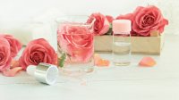 Как да използвате розова вода в грижата за коса