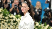 Анди Сакс през 2025 – Ан Хатауей с първи кадър от „Дяволът носи Прада 2“