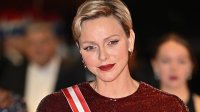 Празничен сезон: Кои кралски дами се появяват в червени тоалети напоследък