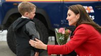 Мил жест: Кейт Мидълтън получи цветя от 4-годишно момче
