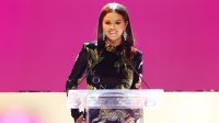 Селена Гомес заряза тъмните кичури и дебютира със свежа руса коса