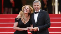 Джулия Робъртс впечатли с рокля, покрита със снимки на Джордж Клуни
