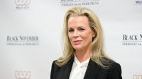 Ким Бейсингър няма нужда от координатор за интимните сцени в киното