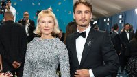 Как Брандън Томас Лий трансформира имиджа на майка си Памела Андерсън 