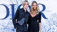 Синът на Карла Бруни предизвика сензация на модното ревю на Versace
