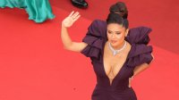 С бели коси и без грим – Салма Хайек показа естествената си красота 