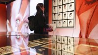 Публикуват непоказвани снимки на Дейвид Боуи в книга 