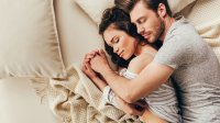 Защо гушкането след секс е толкова важно за връзката ви?
