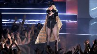 Фенове съдят Мадона за твърде разголените ѝ концерти