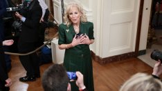 Аксесоари 2021: Джил Байдън със сантиментално бижу