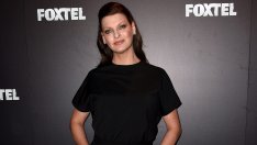 След ужасяващата операция: Линда Еванджелиста се завърна към модата