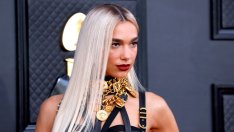 Пролетни прически: Дуа Липа се завърна към любимия си цвят