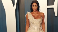 Лятна мода: Ким Кардашян дебютира банските си дизайни