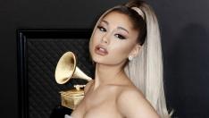 Промяна в стила – бялата очна линия на Ариана Гранде