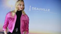 Софи Търнър изненадва с непоказвани снимки от бременността