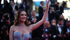 Алесандра Амброзио на "ваканционен режим" в Черна гора