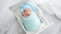 Половинката на Иво Аръков с погача за сина им