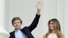 На мама момчето: Барън Тръмп стана на 15