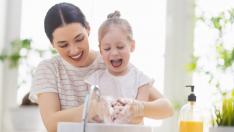 Грижа за ръцете: Как да постигнем чиста и мека кожа?