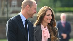 Блуза от шифон с панделка – любима модна тенденция на кралските особи