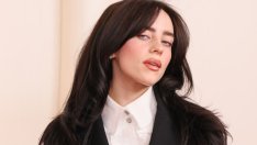 Били Айлиш и Нат Улф потвърдиха романа си със страстна целувка