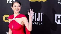 Селена Гомес отговори на критиките за треперещите ѝ ръце