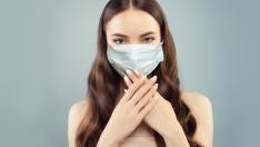 Маска и маникюр в един десен - хит в пандемията