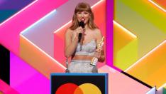 Тейлър Суифт с историческа победа на наградите BRIT