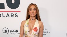 Дженифър Лопес дебютира нова песен, част от мюзикъла „Целувката на жената паяк“