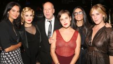 Напук на болестта – Брус Уилис събра любимите си жени за рождения си ден
