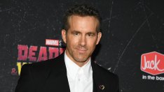  Райън Рейнолдс на 48 – вечно млад и безнадеждно влюбен 