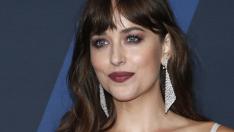 Дакота Джонсън предизвиква слухове за годеж с Крис Мартин