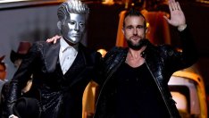 Филип Плейн обсипа Лучия Бартоли с рози